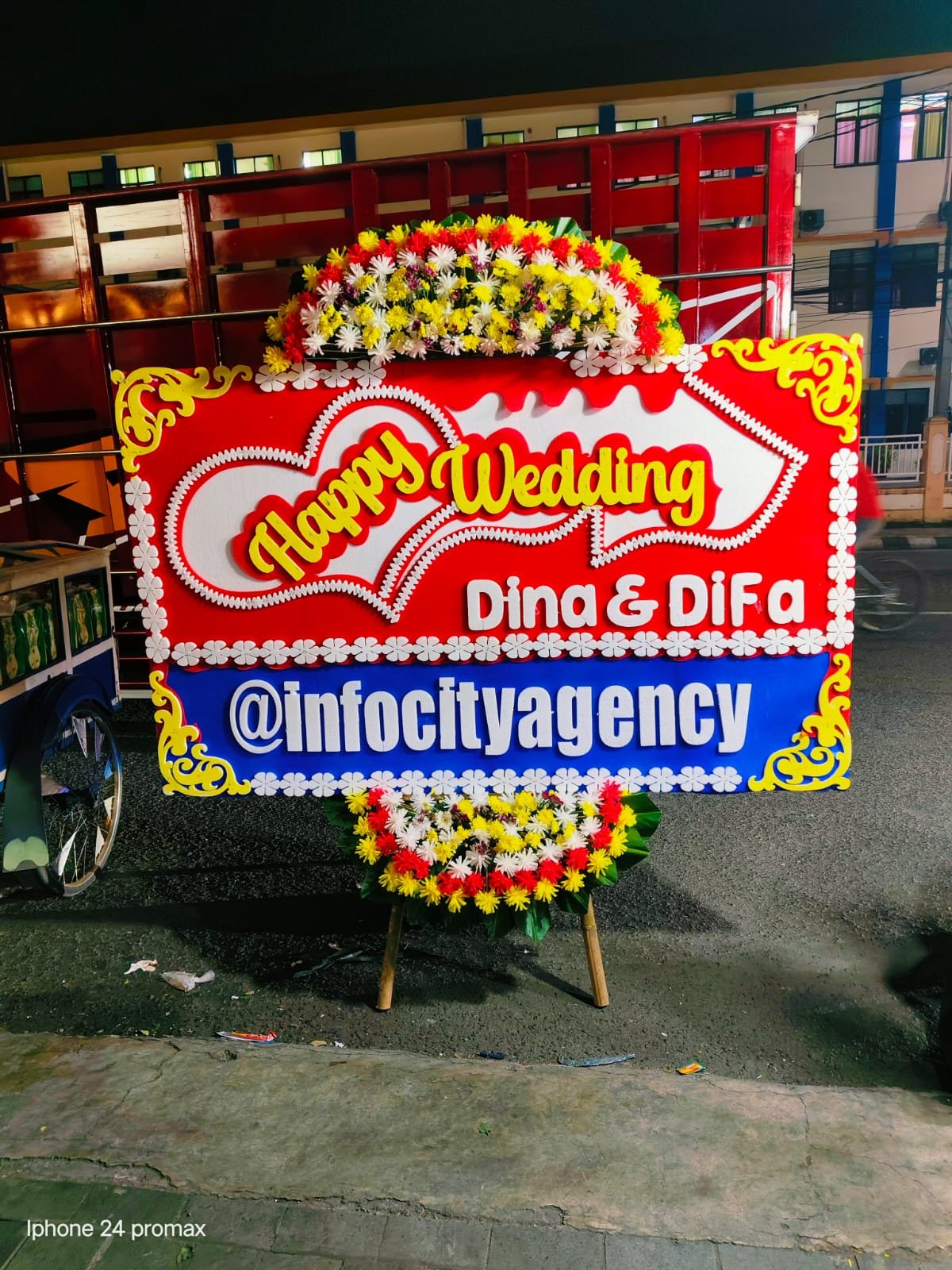 Karangan bunga wedding untuk pernikahan di Cilamaya Kulon Karawang