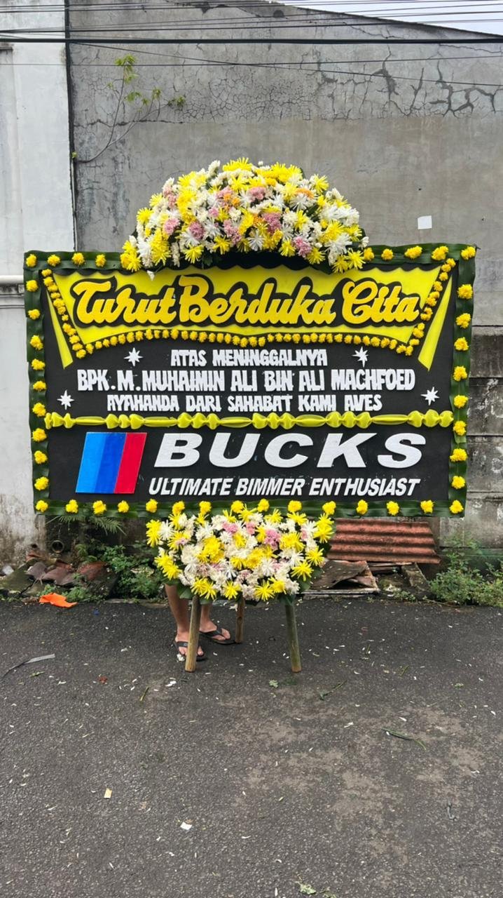 Bunga papan duka cita Karawang bunga segar teks custom kirim 24 jam