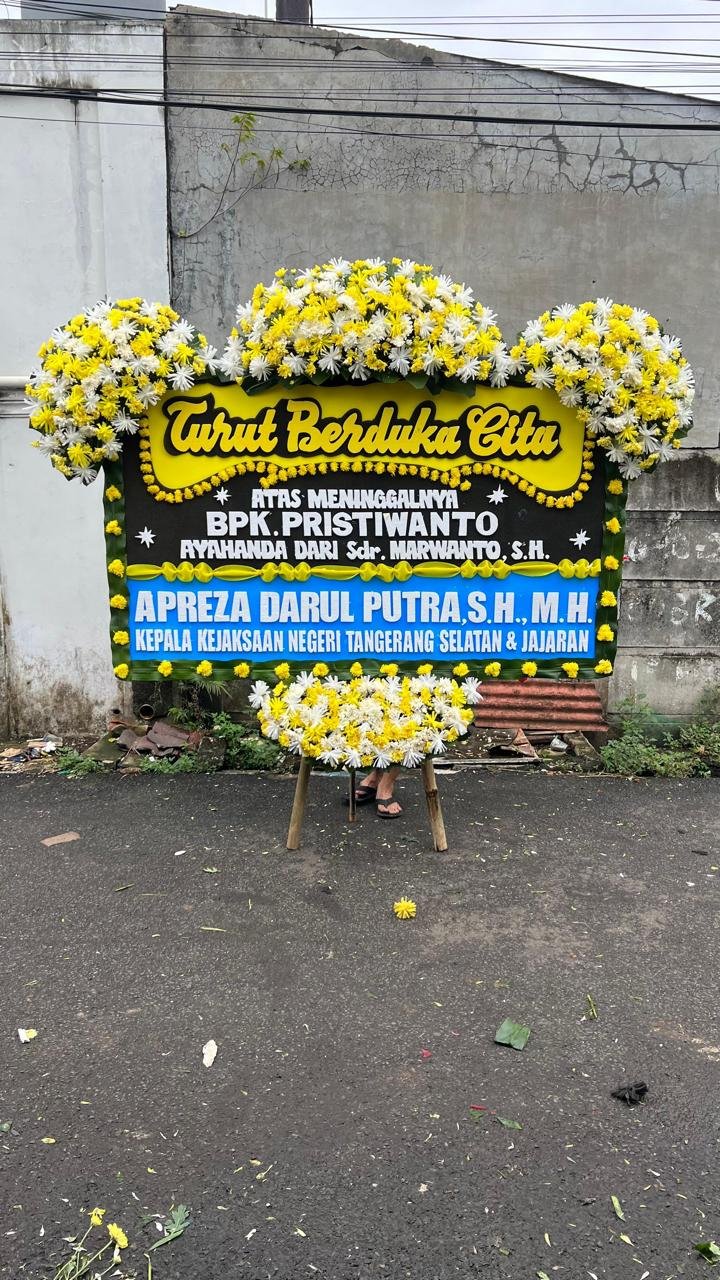 Bunga papan duka cita kuning biru untuk Cilamaya Kulon Karawang