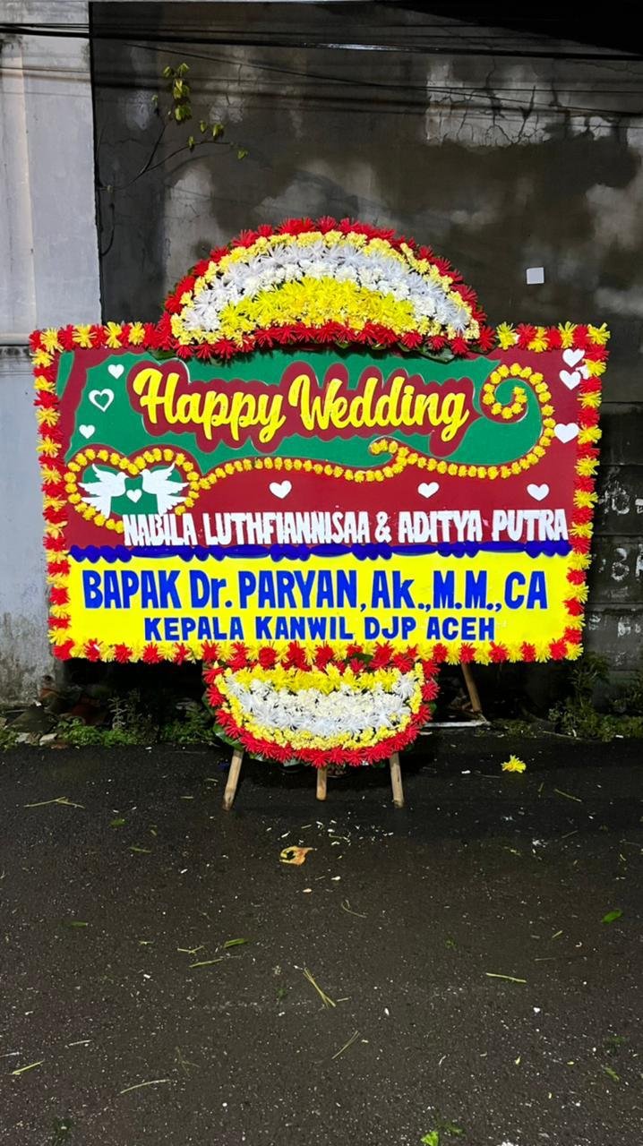 Bunga papan happy wedding pernikahan Warung Bambu Karawang