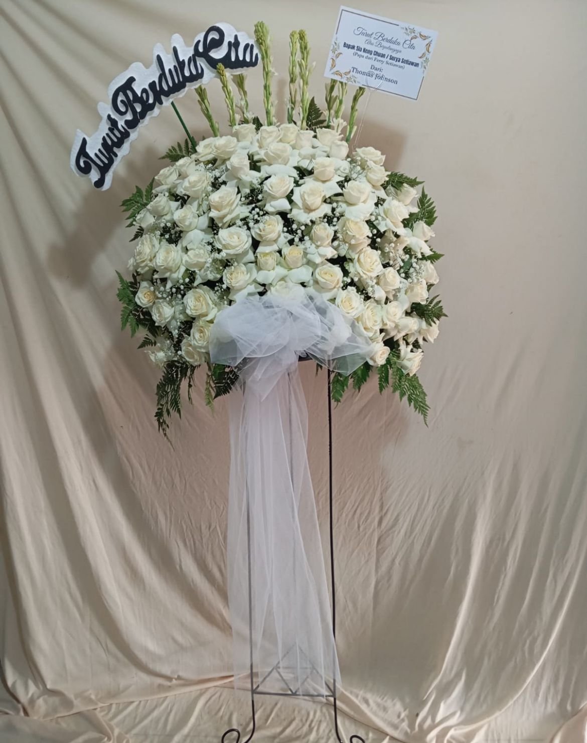 Standing flower duka cita mawar putih Warung Bambu Karawang